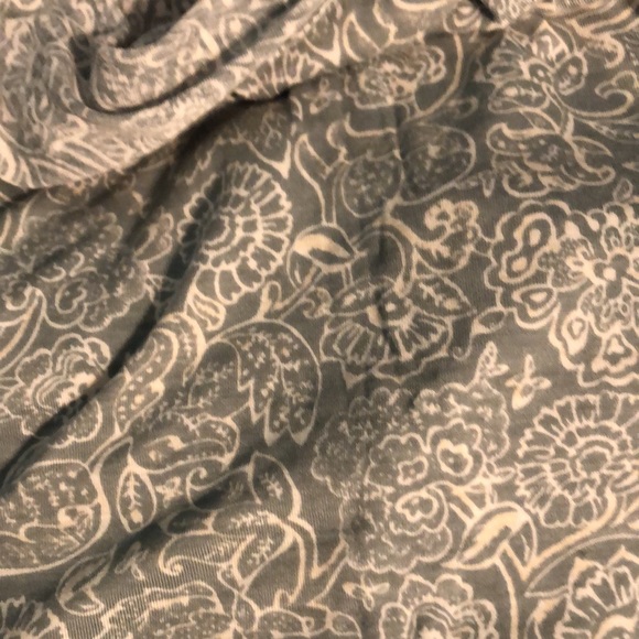 Old Navy green floral v-neck tank top - Picture 4 of 5